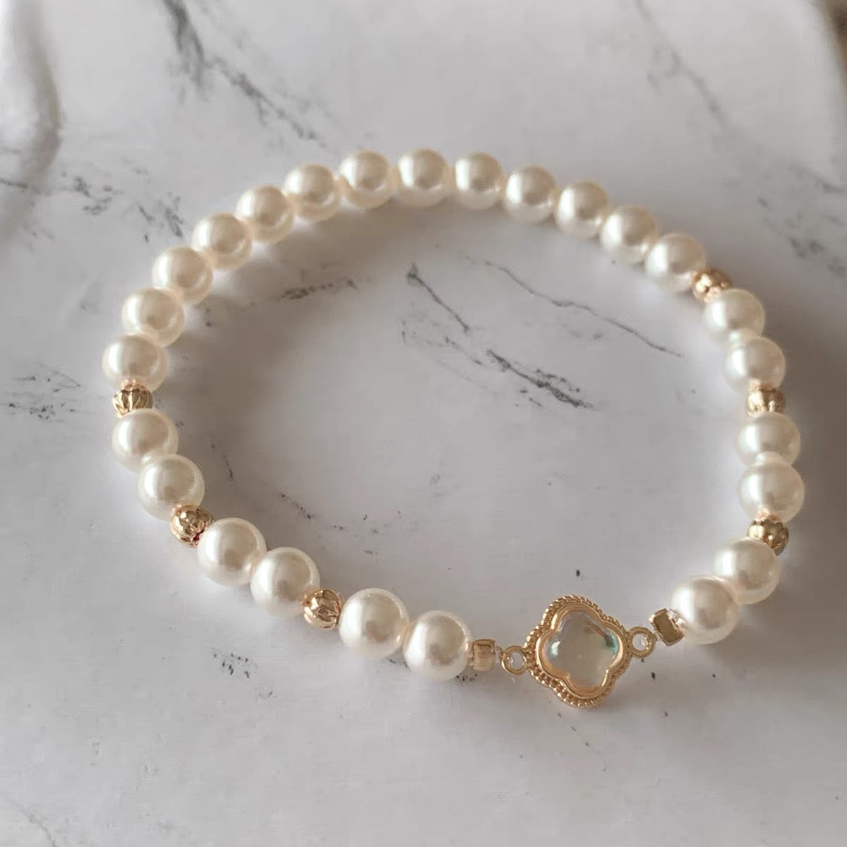 Four-leaf Clover Pearl Bracelet